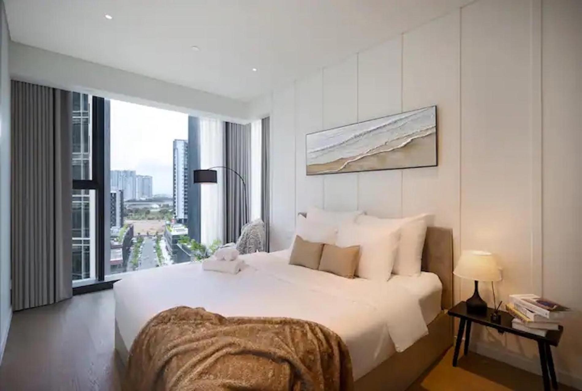 Zo Apartment Opera, Crest, Galleria -Central Saigon -Free Pool-Gym-Sauna Room-Yoga Room ホーチミン市 エクステリア 写真