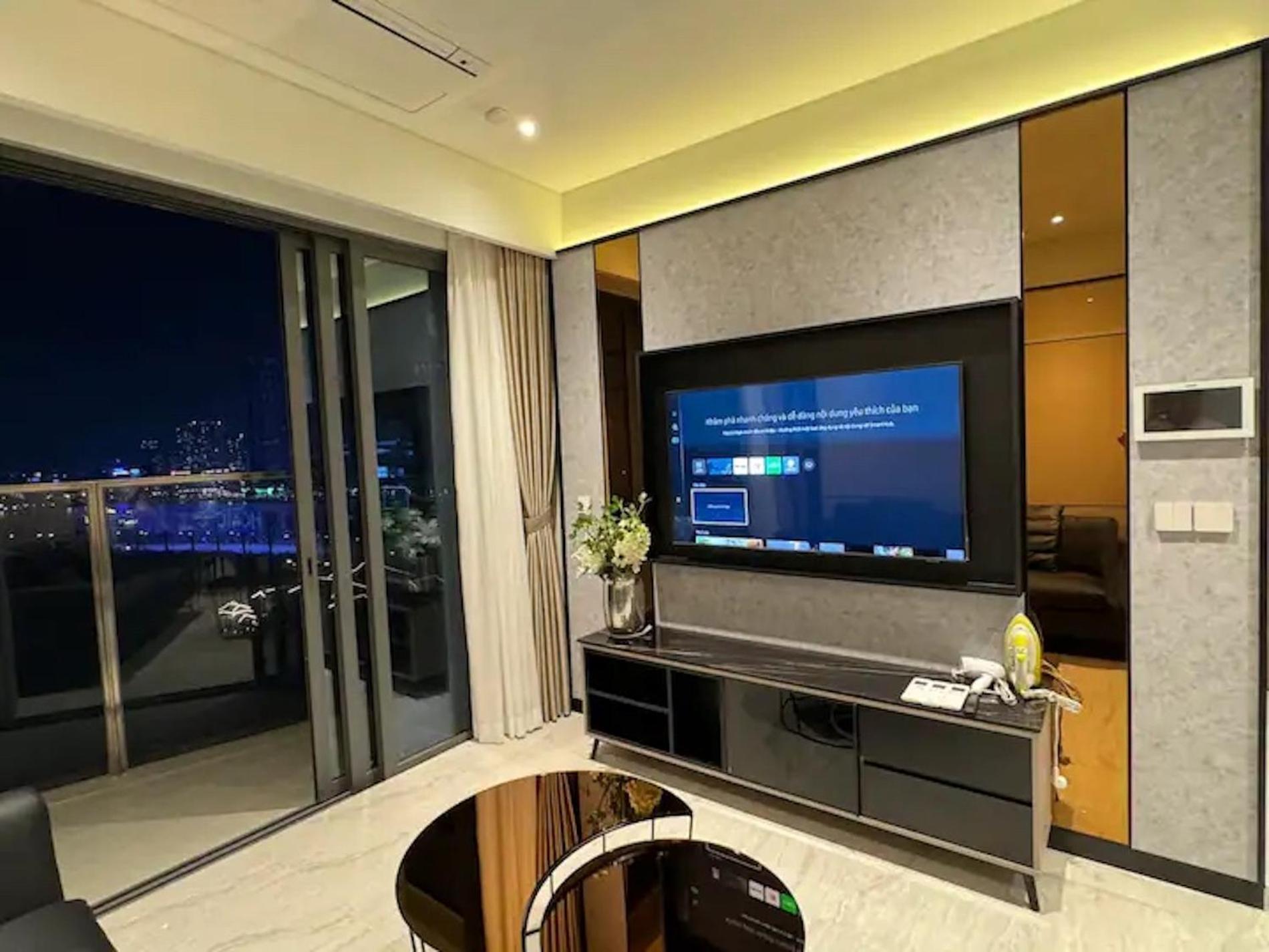 Zo Apartment Opera, Crest, Galleria -Central Saigon -Free Pool-Gym-Sauna Room-Yoga Room ホーチミン市 エクステリア 写真