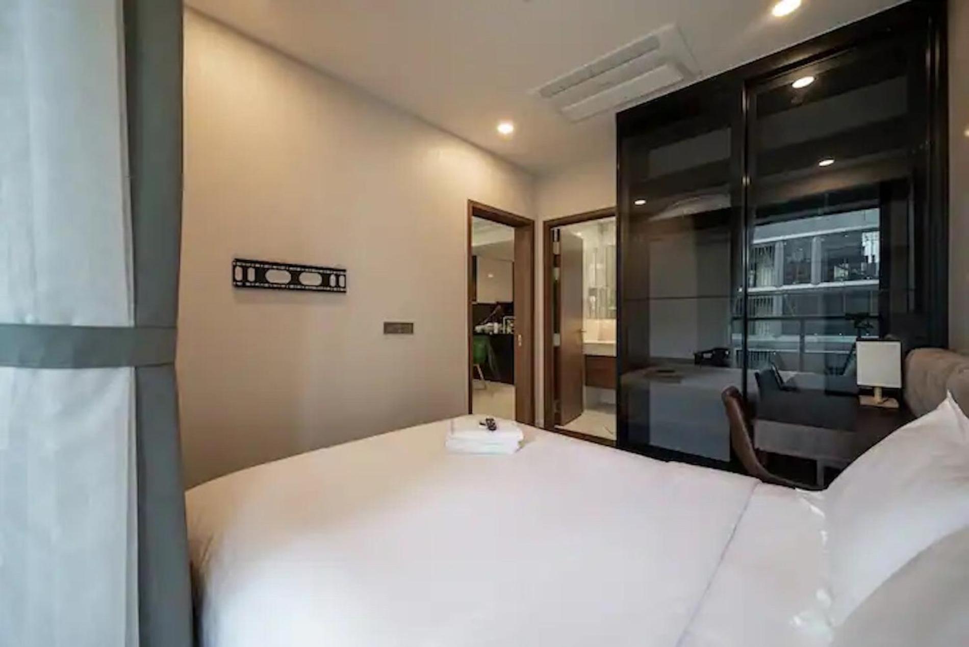 Zo Apartment Opera, Crest, Galleria -Central Saigon -Free Pool-Gym-Sauna Room-Yoga Room ホーチミン市 エクステリア 写真