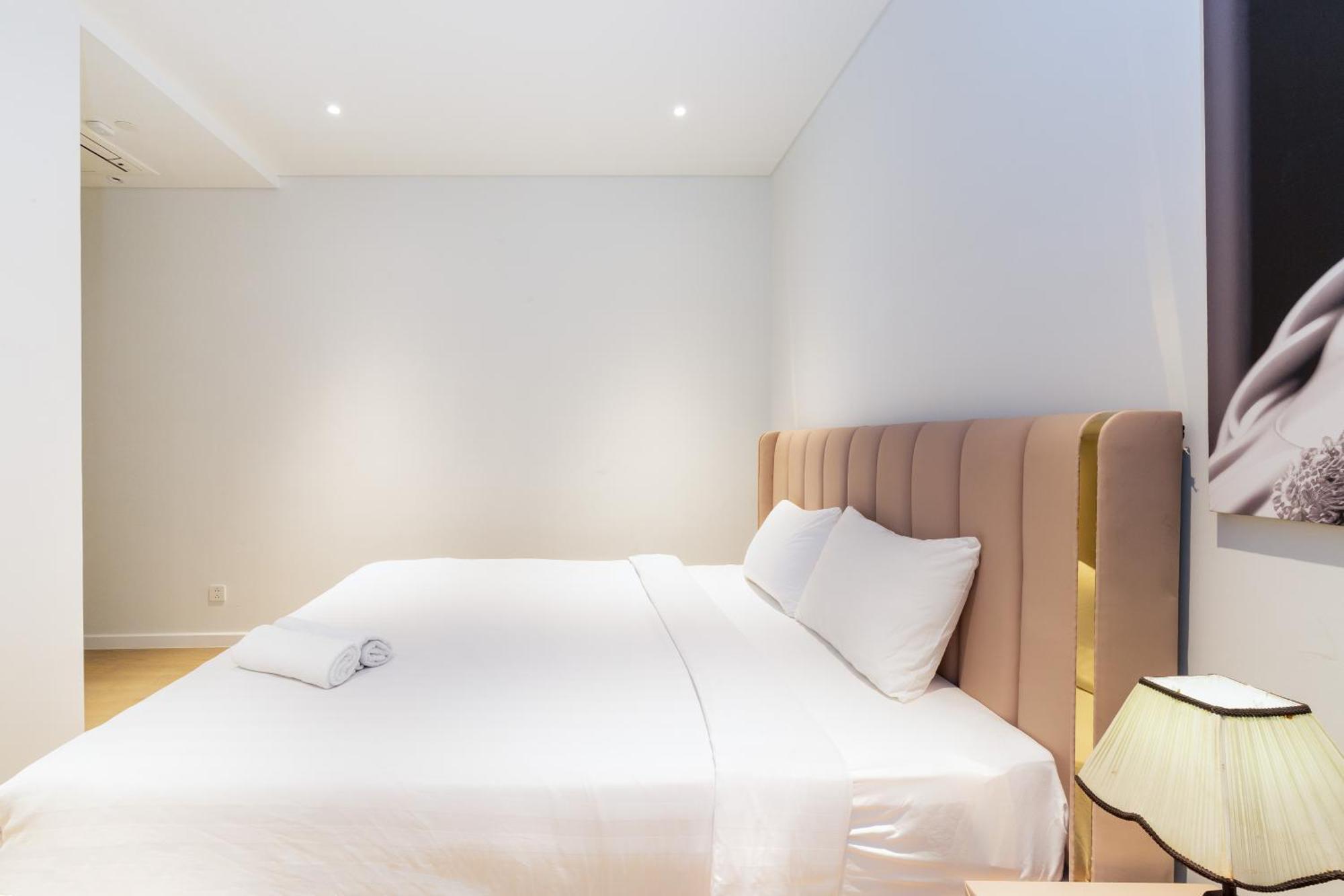 Zo Apartment Opera, Crest, Galleria -Central Saigon -Free Pool-Gym-Sauna Room-Yoga Room ホーチミン市 エクステリア 写真